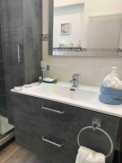 Апартаменты Family Flat Near Metro A Рим Экстерьер фото
